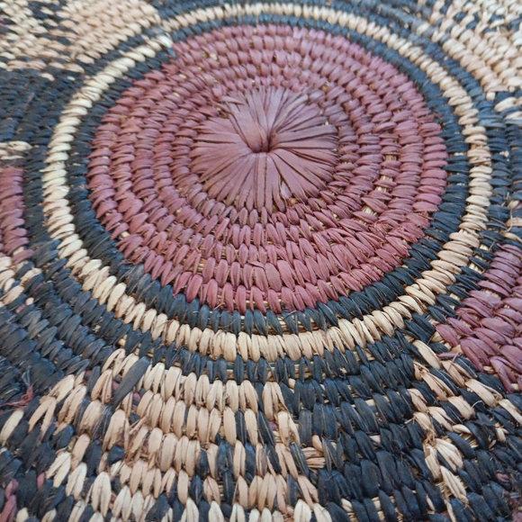 Hand Wooven shallow tribal basket - Picture 4 of 6